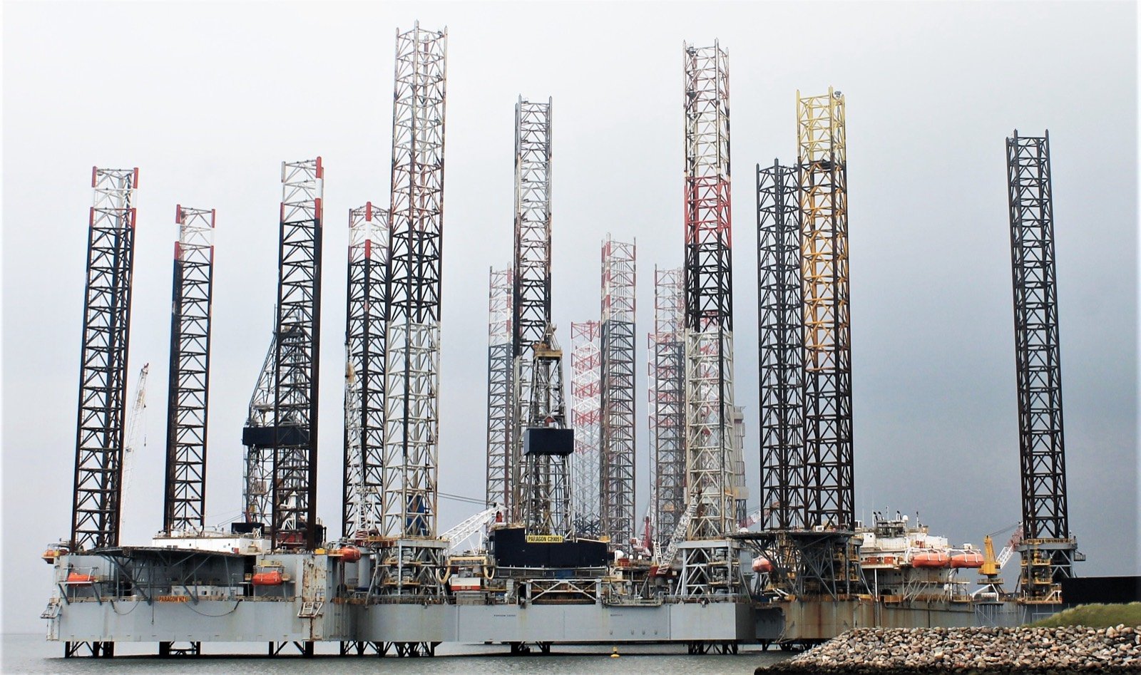 Offshore drilling units alongside in port
